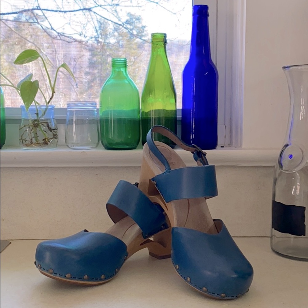 Blue Clog Danskos!